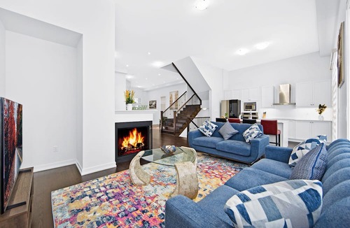 Durham Region House | The Grand Modernist: High Ceiling, 7 Beds/4 Washrooms