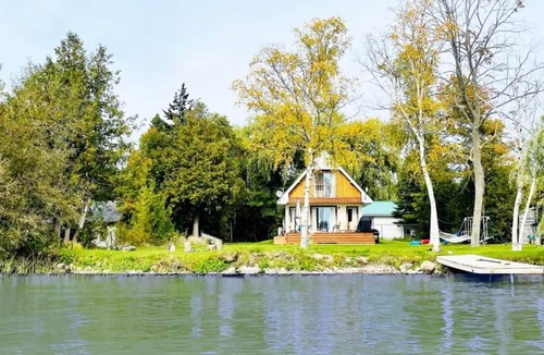 Colborne House | Alicia Bliss Lakefront