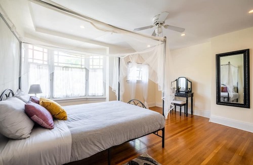 Little Italy Villa | GLOBALSTAY. Cozy 5 Bedroom house in Downtown Toronto
