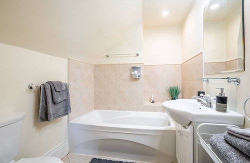 Little Italy Villa | GLOBALSTAY. Cozy 5 Bedroom house in Downtown Toronto