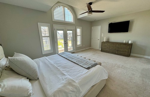 Stoney Creek House | Executive Lakeview Home