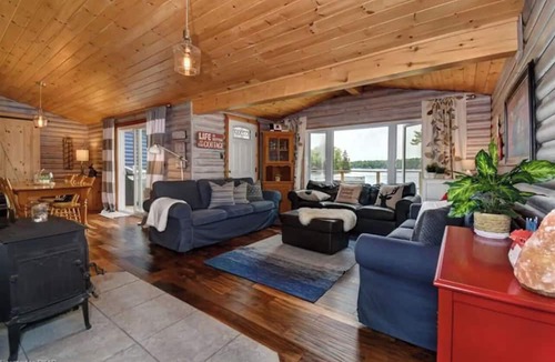 Selwyn Cottage | Perfect Waterfront Cottage ~ Fireplace ~ Kawartha Lakes ~ 6 Beds
