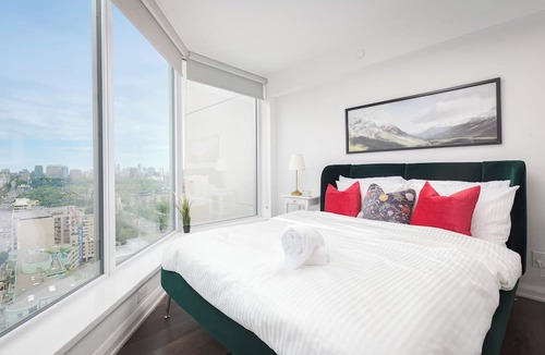 Midtown Toronto House | Luxury 2BR in Yorkville Downtown Toronto with City View