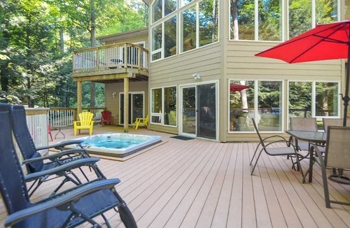 Arden Cottage | Cardinal Grant with Hot tub booking the Summer of 2024.Located in Arden Ontario