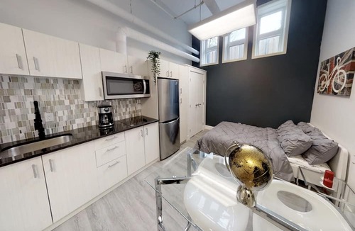 Sandy Hill Apartment | Private Bachelor in Sandy hill!