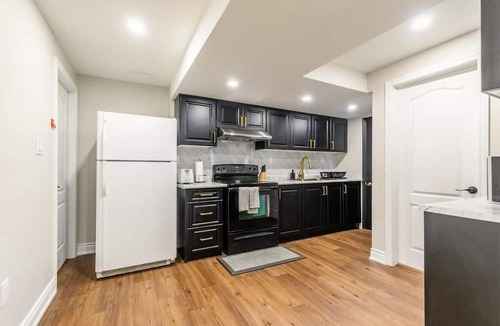 Central Erin Mills House | Spacious Basement in Mississauga