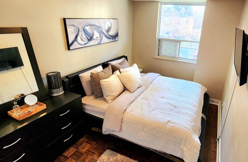 Old Toronto Apartment | Classy Industrial Venue ◈ Prime Location & Parking