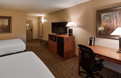South Loop House | Ideal Family Getaway: Fun Water Park & Comfy Lodging Near Mall