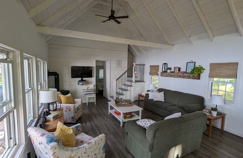 Selwyn Cottage | The Magnolia Cottage - Escape to the Lake at our Picturesque Family Cottage