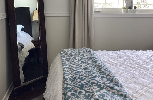 Bradford House | Cozy Private Room near Luxury Resorts, Sports Venues, Conservation Areas & Parks