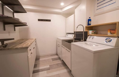 Midland House | Modern Home by the Bay w/Hot Tub!