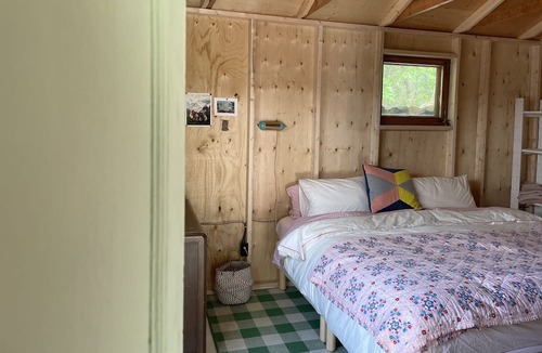 South Bruce Peninsula Cabin | Cozy 3-bedroom Nostalgic Waterfront Cabin on Lake Huron