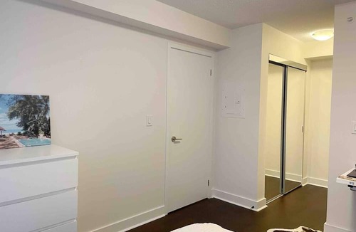 Financial District Condo | Spacious 1BR+Den Condo in Toronto's best location! CN Tower, Harbourfront, bars