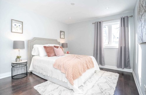 North York House | Family Oasis: 3 BEDROOM 2 BATHROOM Home+Garden+BBQ