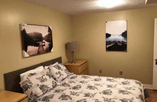 Central Erin Mills House | Center Erin Mills Apartment