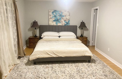 Brampton House | Modern furnished and fully stocked 4 bed, 3 bath house in central Brampton