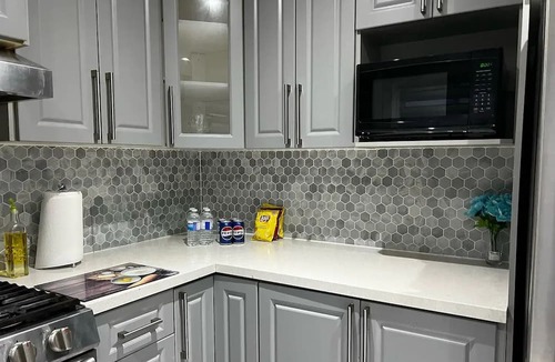 Malton House | 3 Bed Room2 full Wash Room entire Apt, 5 km to Pearson Airport, Sleeps up to 7,