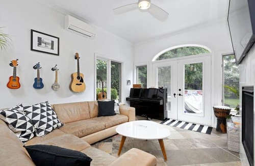 Humewood-Cedarvale House | Warm Retreat with Sauna, Fitness, & Outdoor Bliss!