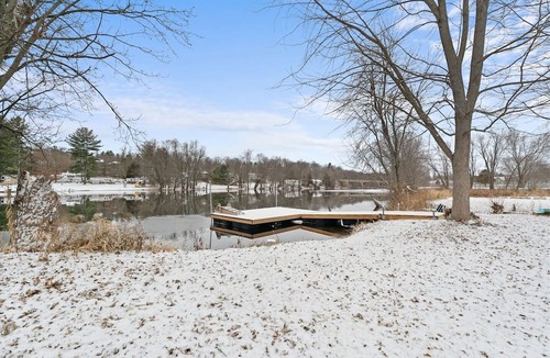 Marmora House | Affordable Lakeside Retreat for Groups