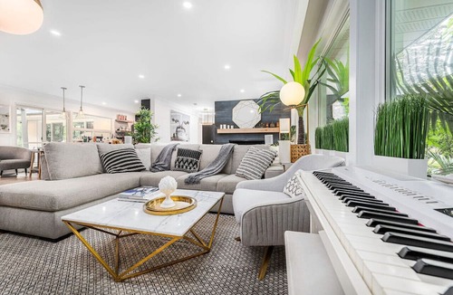 Etobicoke House | Super Lux Designer Co-Living, Hot Tub, Movie Theatre, Tesla Charger, Fireplaces