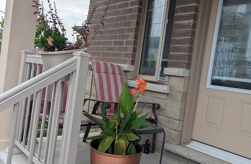 Bowmanville House | Cozy ensuite w/seperate entrance & balcony, 1 minute to grocery and Rotary Park