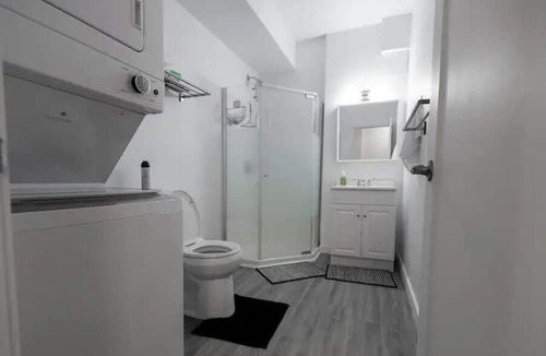 Ottawa Division Apartment | Modern getaway 1 Bedroom