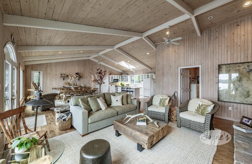 Muskoka Lakes Cottage | 5 bed 4 bath cottage on Lake Muskoka, Southwest exposure! 2 slip boathouse!