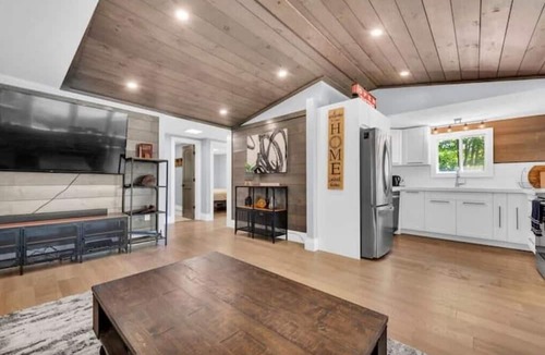 Centre Hastings Cottage | The Lakeview