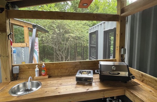 Hastings Highlands Cabin | Unique off grid 1-bedroom cabin near Bancroft