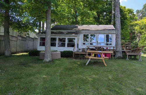 Kawartha Park Cabin | Lakefront cottagenTrue cottage charm.wide open lake views
