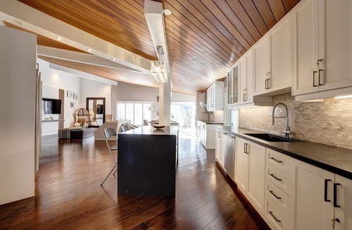 Sheridan Villa | Joyful Mansion with Charm Indoor
