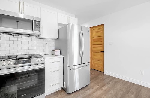 Lakeshore House | 2 bdr Belle River retreat