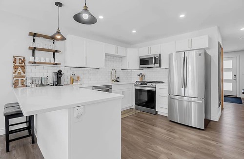 Lakeshore House | 2 bdr Belle River retreat