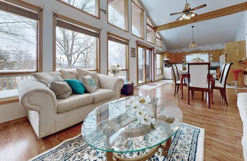 Katrine House | Charming lakefront cottage on Little Doe Lake in Muskoka