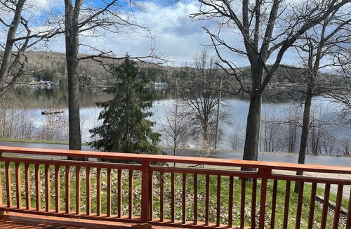 Katrine House | Charming lakefront cottage on Little Doe Lake in Muskoka