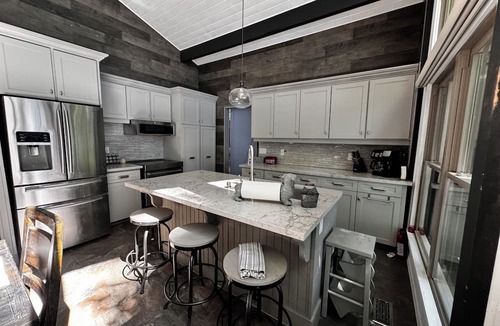 Novar Cottage | Conveniently located 4 Season Cottage with Hot Tub and amazing sunsets!