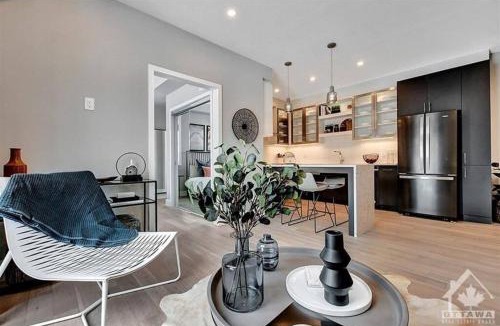 Ottawa Division Apartment | 1Bed+Den 1bth Condo sleeps 4
