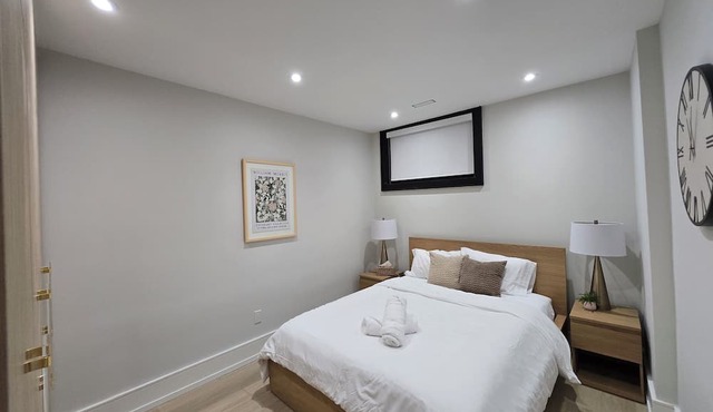 Brand new spacious suite with Kitchen and Laundry