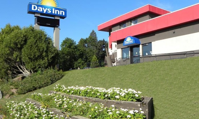 Endion Hotel | Days Inn by Wyndham Duluth Lakewalk