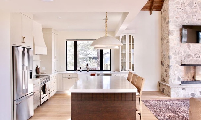 Long Point Cottage | Shore View Lake House - Luxury Rental