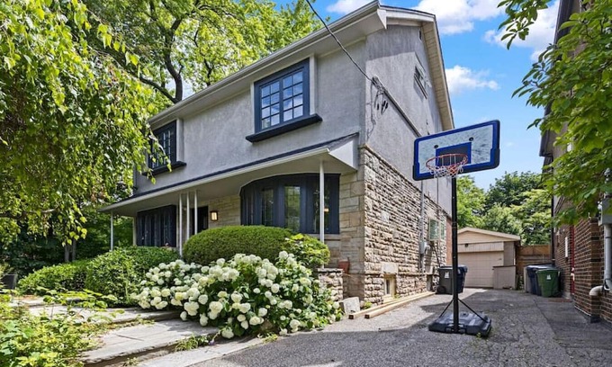 Humewood-Cedarvale House | Warm Retreat with Sauna, Fitness, & Outdoor Bliss!